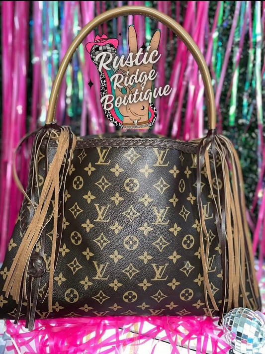 Punchy fringed bag